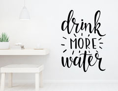 Wandtattoo „Drink more water“: Trink mehr Wasser!