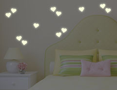 Leuchtsticker-Wandtattoo "Heart Glow"  für die extra Portion Liebe im Schlaf- oder Kinderzimmer.