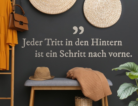 Wandtattoo Jeder Tritt in den Hintern