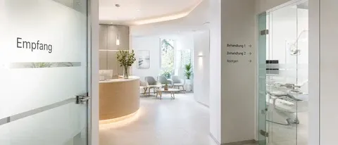 Zahnarztpraxis modern beschriften