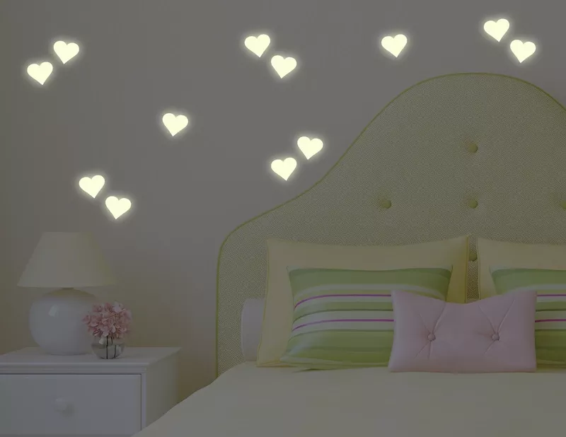 Leuchtsticker-Wandtattoo "Heart Glow"  für die extra Portion Liebe im Schlaf- oder Kinderzimmer.