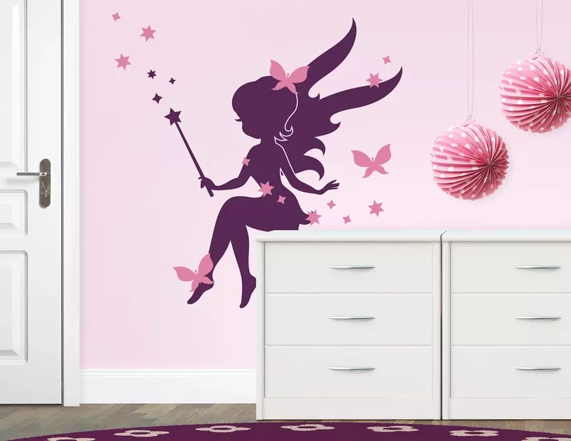 Wandtattoo &bdquo;Fee Liandra&ldquo; rundet M&auml;dchenzimmer ab