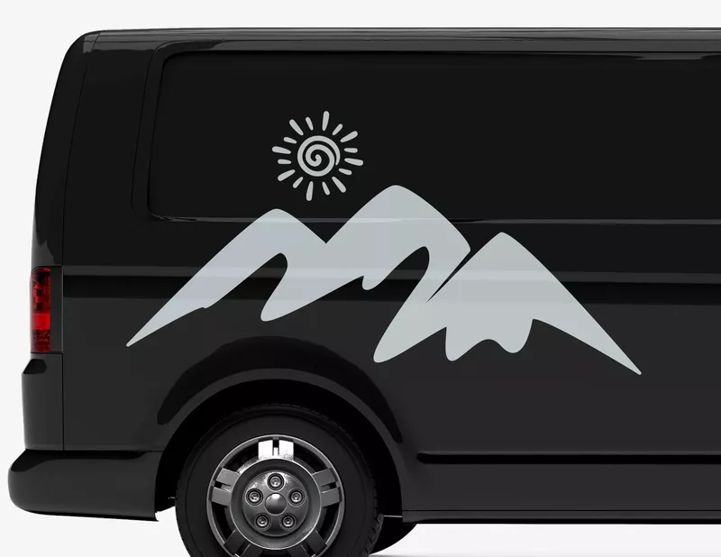 Autoaufkleber Sonnige Bergspitzen