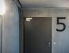 Wunschtext als Wand-Schablone - Anwendungsbeispiel als Etagen-Ziffer